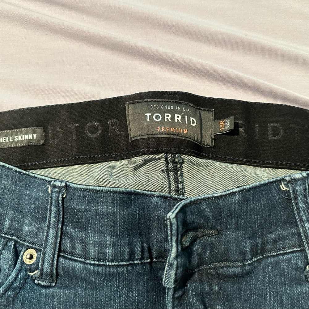 Bombshell Skinny size 14R  jeans
